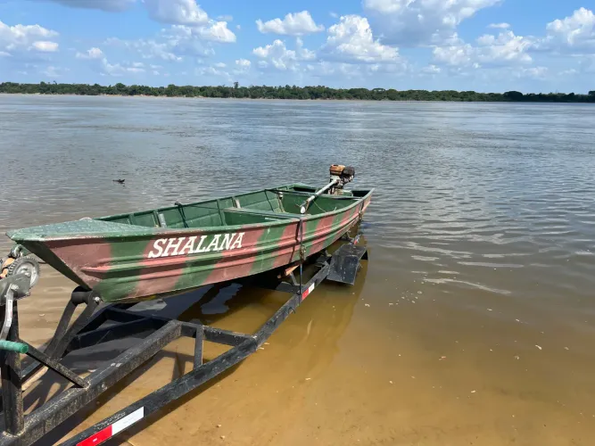 CANOA 5,5 METROS + CARRETINHA EMPLACADA - OPORTUNIDADE