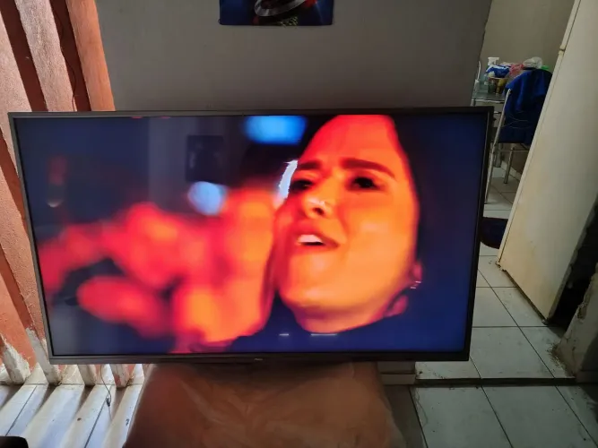 Tv 58 smart 4K philco,apresenta um detalhe mínimo não dá pra ver nas fotos