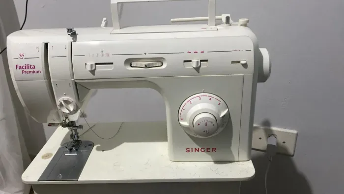 Máquina de costura singer facilite premium 