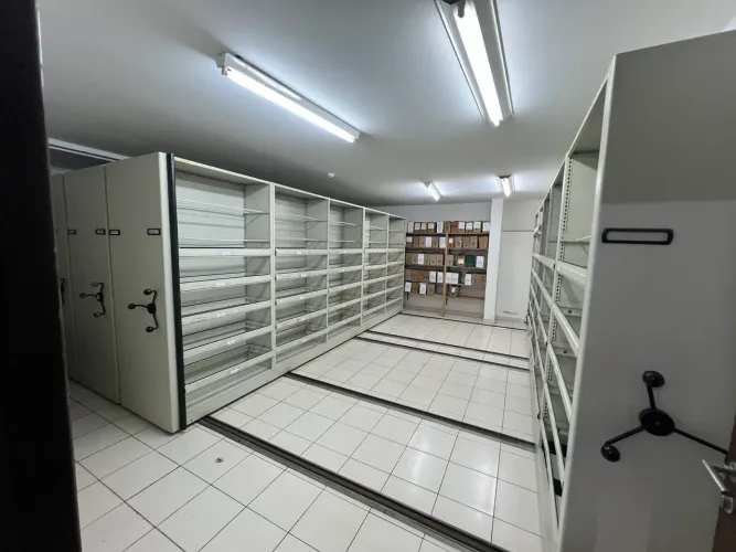 Vendo arquivo deslizante marca ACECO 4 módulos.