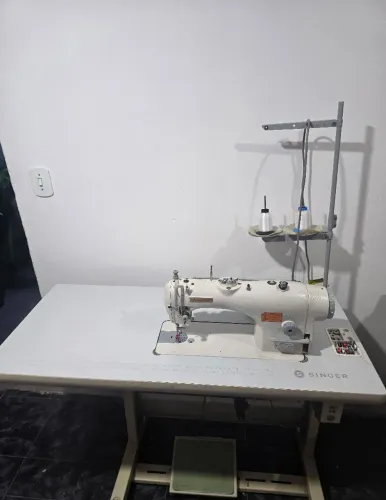 Máquina de Costura Reta Industrial Singer 191D-30CEB Completa (110V)