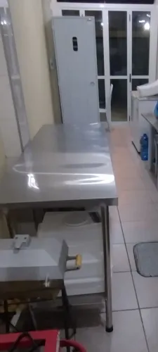Bancada inox para manipulação de alimentos