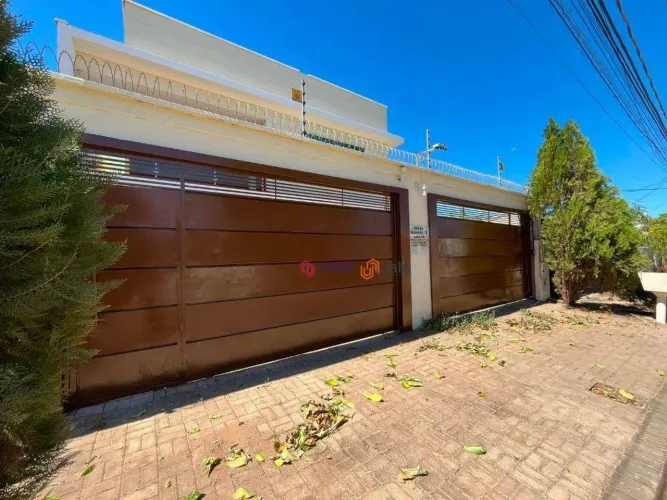 Sobrado com 3 dormitórios para alugar, 363 m² por R$ 6.856,01/mês - Plano Diretor Sul - Pa