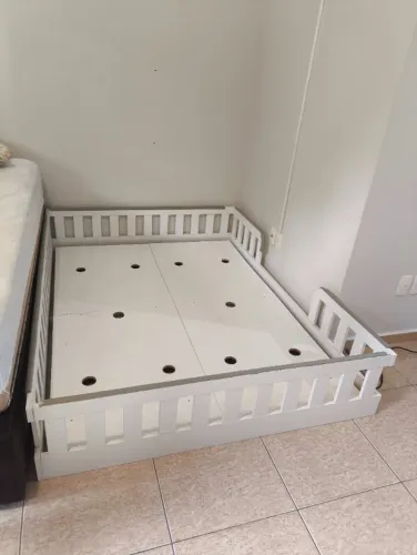 Cama montessoriana infantil