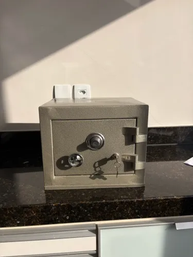 Vende- se Cofre Mecânico