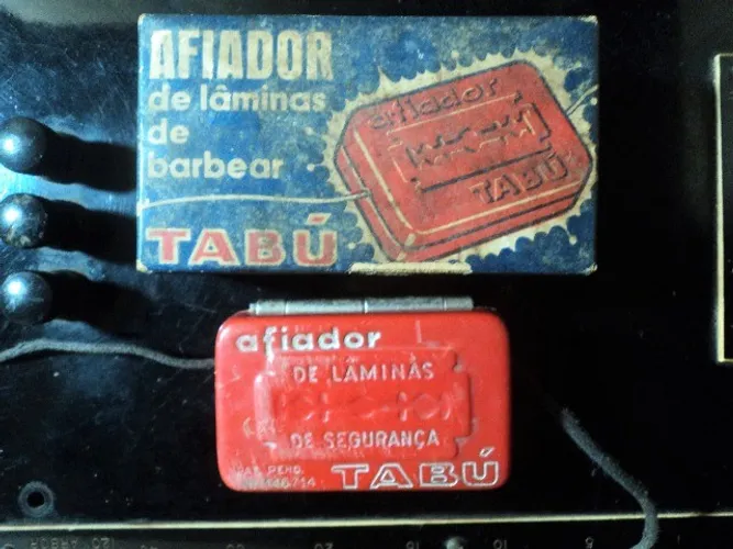 Antigo Afiador de Laminas de Barbear Tabú (Para Colecionador)