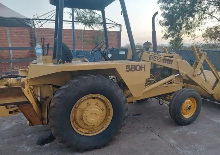 RETROESCAVADEIRA CASE 580H 4x2 1989