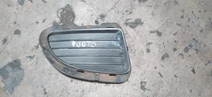 moldura farol de milha lado direito fiat punto 2008