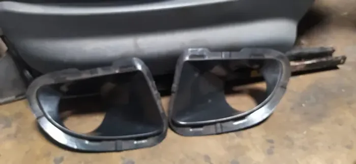moldura farol  de milha fiat punto 2008