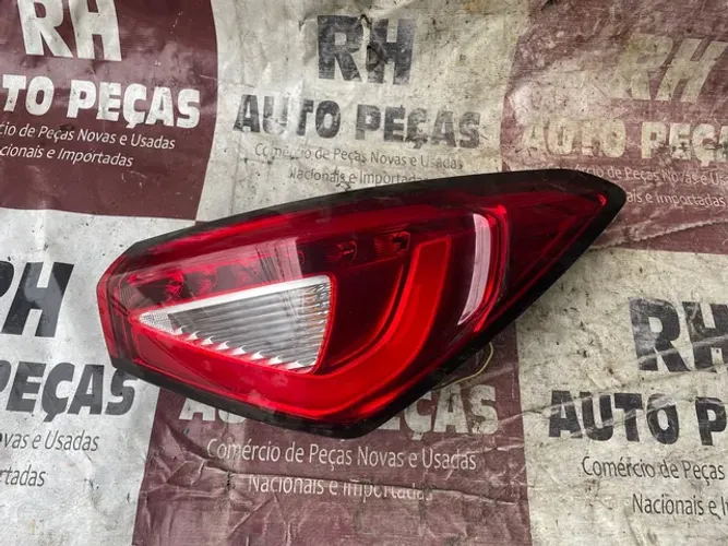 lanterna traseira direita Fiat Cronos
