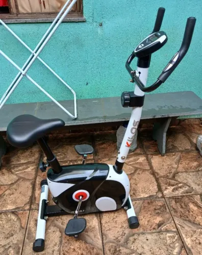 Até 10x sem juros - Bicicleta Ergométrica Magnética Vertical Kikos KV 3.1 - Novíssima