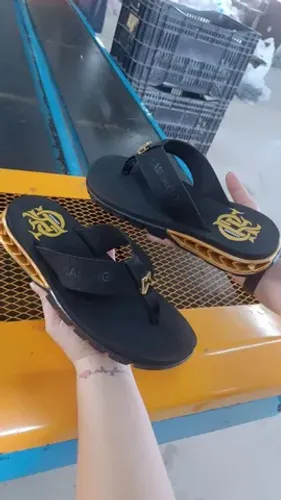 Kenner Flamengo Rakka preto com dourado chinelo tenis sapatenis