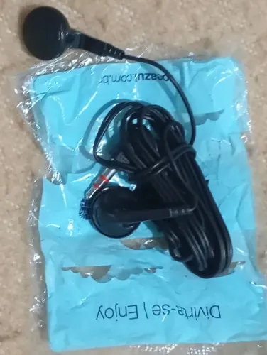 Fones de ouvidos simples R$ 10.