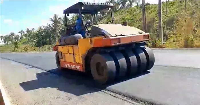 Rolo Compactador de Pneus, marca Dynapac, modelo CP274, ano 2014