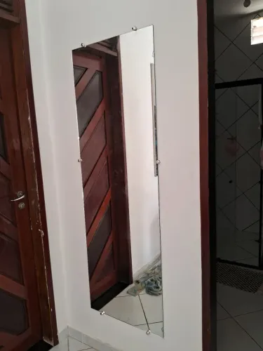 Espelhos corpo todo já instalado com botões francês