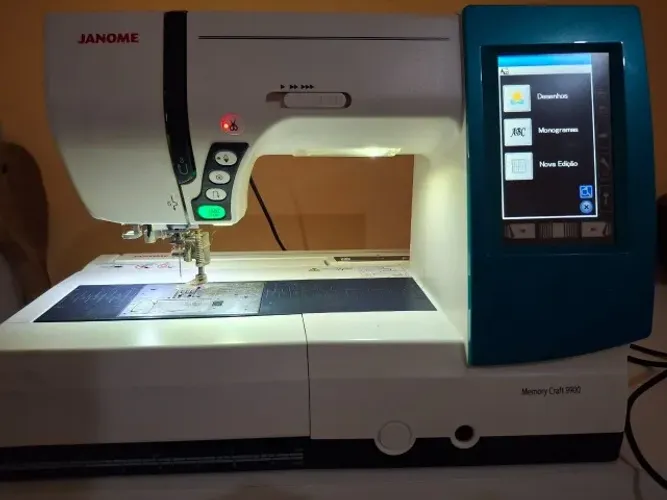 Máquina De Bordar Janome 9900 Profissional