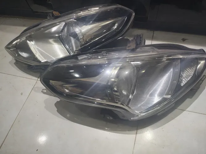 Farol Versa (com detalhes)