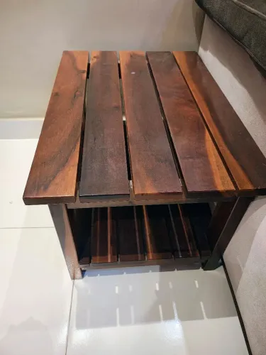 Mesa de centro em Madeira