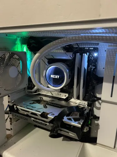 PC GAMER [[ Intel i9-13900KF, 64gb Mem, 2tb SSD, Water Cooler NZXT ]] 