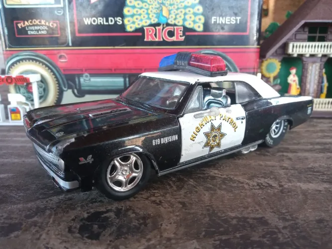 Carro de Polícia Chevrolet 1:24