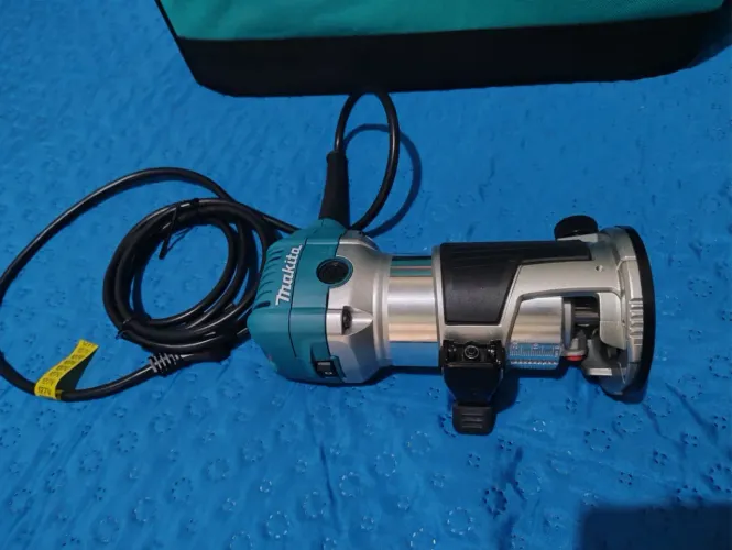 Tupia com Bases 6mm 710 watts - RTO700CX2 - Makita
