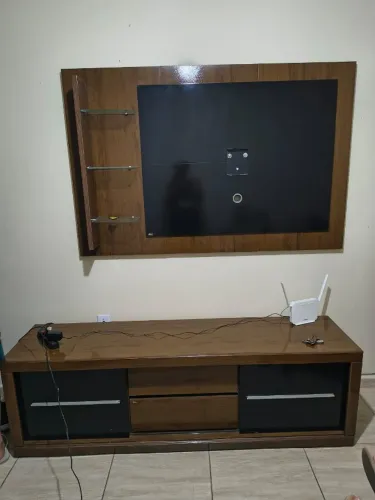 Rack com painel de TV