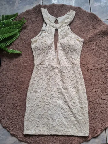 Vestido Creme tule P novo $30,00