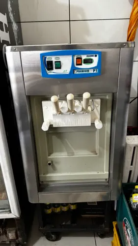 Máquina de sorvete italianinha expresso $13,900 parcelo em 12 no cartão 