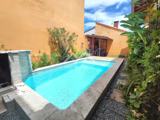 Casa em Peruíbe com piscina