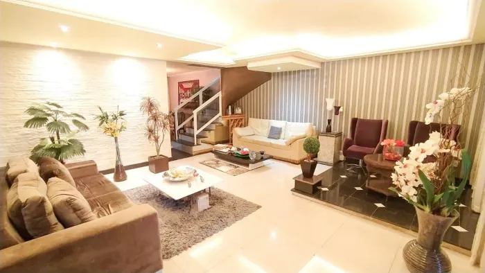 AV. Central - Linda casa em localização privilegiada!