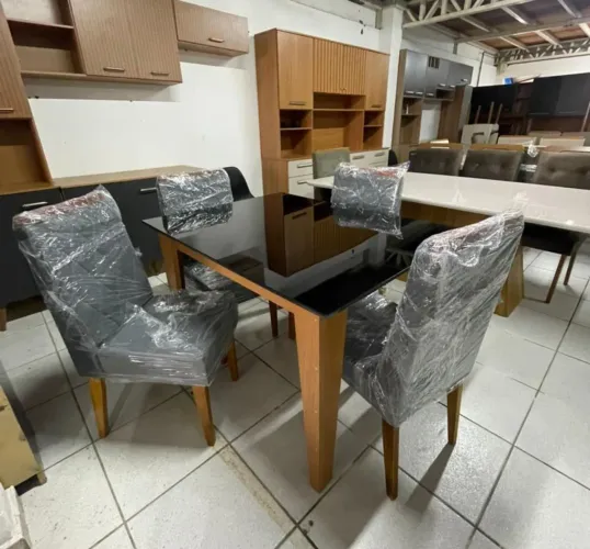 Mesa com 4 cadeiras *** entregamos