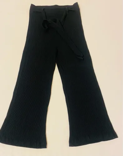 Calça Pantalona Curta. Malha.