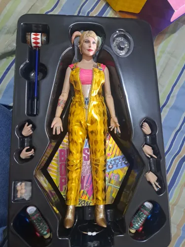 Hot toys harlequina birds of pray