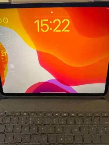 iPad Pro 12.9" (4ª Geração) - 256GB + Apple Pencil + Case Logitech com teclado