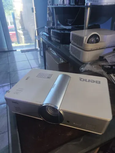 Projetor Benq w902+ 6000 lumens HDMI VGA Wxga para dia e luzes