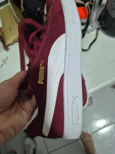 Tênis Puma Vermelho com Detalhes Brancos