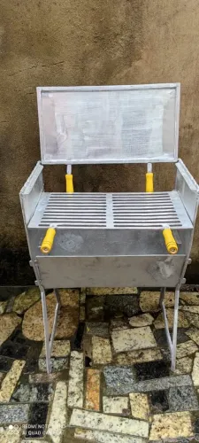 CHURRASQUEIRA GRANDE FECHADA COM CHAPA E GRELHA 