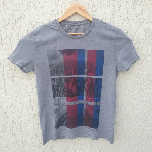 Camiseta Calvin Klein Jeans Masculina Cinza com Estampa