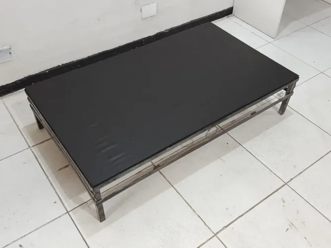 Mesa de Centro com Base em Metal e Tampa MDF
