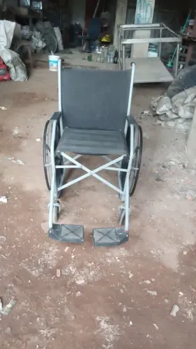 Cadeira de rodas dobravél 70kg usada boa 
