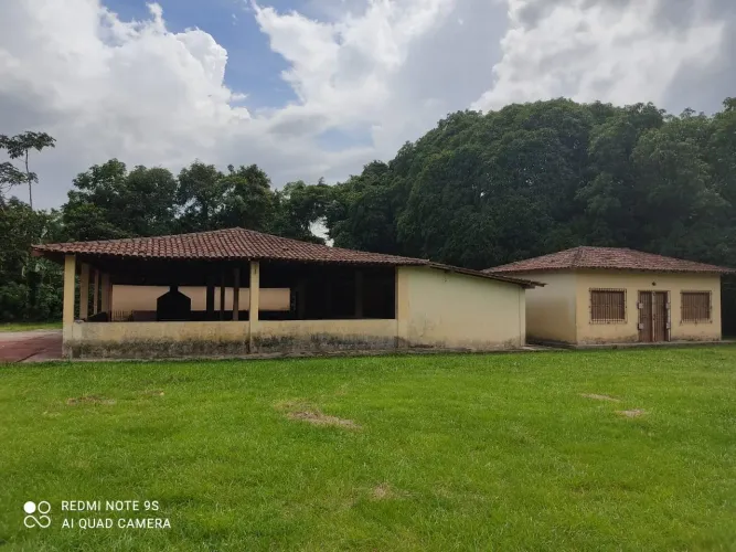 Vendo sítio na frente da fábrica da Natura Benevides. 