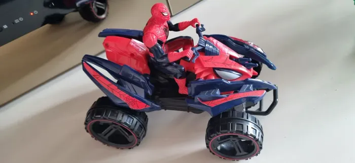 Brinquedo Quadriciclo fricção homem aranha