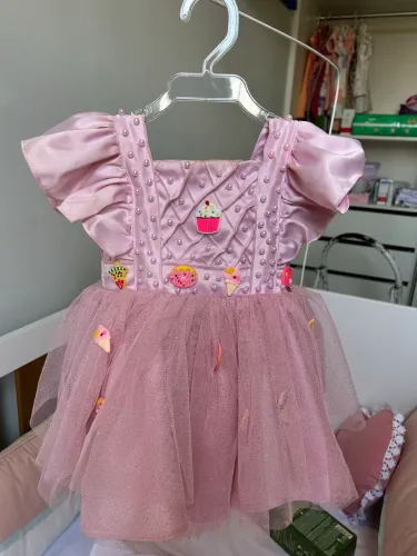 Vestido para festa infantil tema CONFEITARIA 