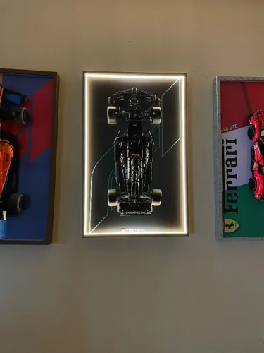 Moldura preta F1 lego, fasso com arte da sua escolha