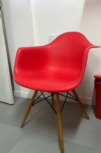 Cadeira Charles Eames Eiffel Wood Daw Com Braços Cores Estrutura da cadeira Vermelha