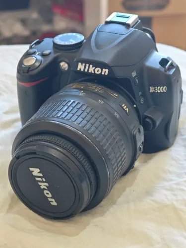 Nikon d3000 + lente Afs Nikkor 18-55mm