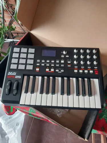 Akai MPK 25 Professional perfeito (usado)