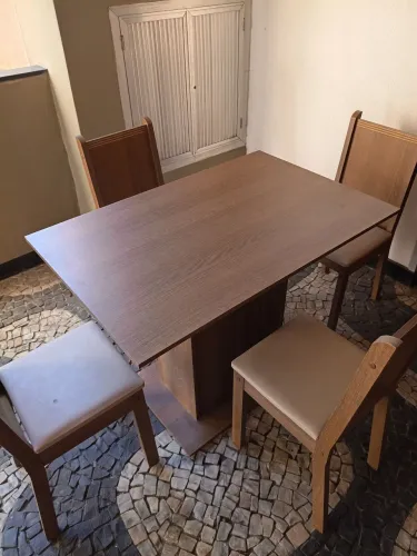 Cadeira e mesa