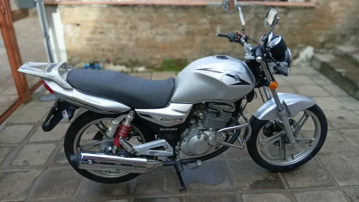 Vende-se Moto Suzuki Gsr150i