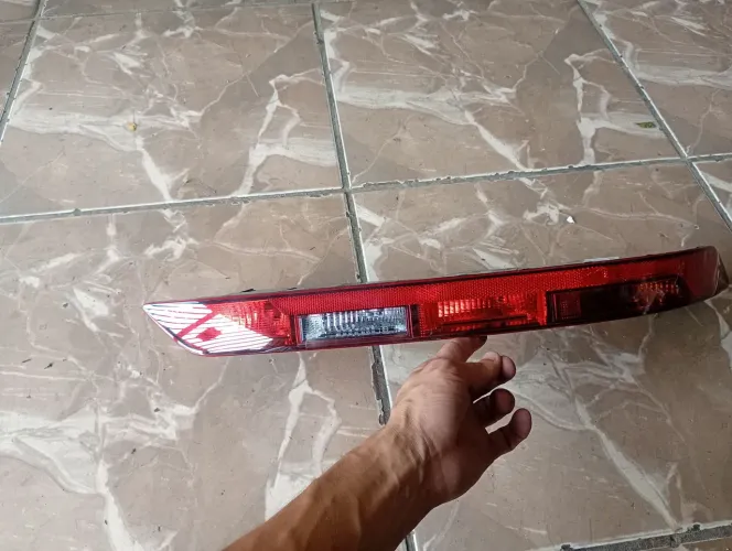 Lanterna Parachoque Traseiro Lado Direito Audi Q5 2018 2019 (80A 945 070 D)